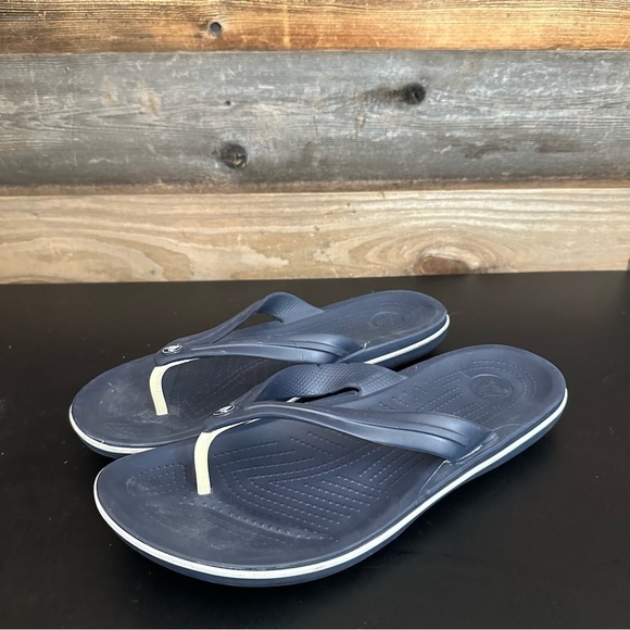Crocs CrocBand Men’s Blue Thong Sandals Shoes 12 Slip On Shower Gym Flip Flops - Picture 1 of 9
